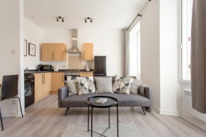 Modern & bright 1 bed for 4 close to city centre!